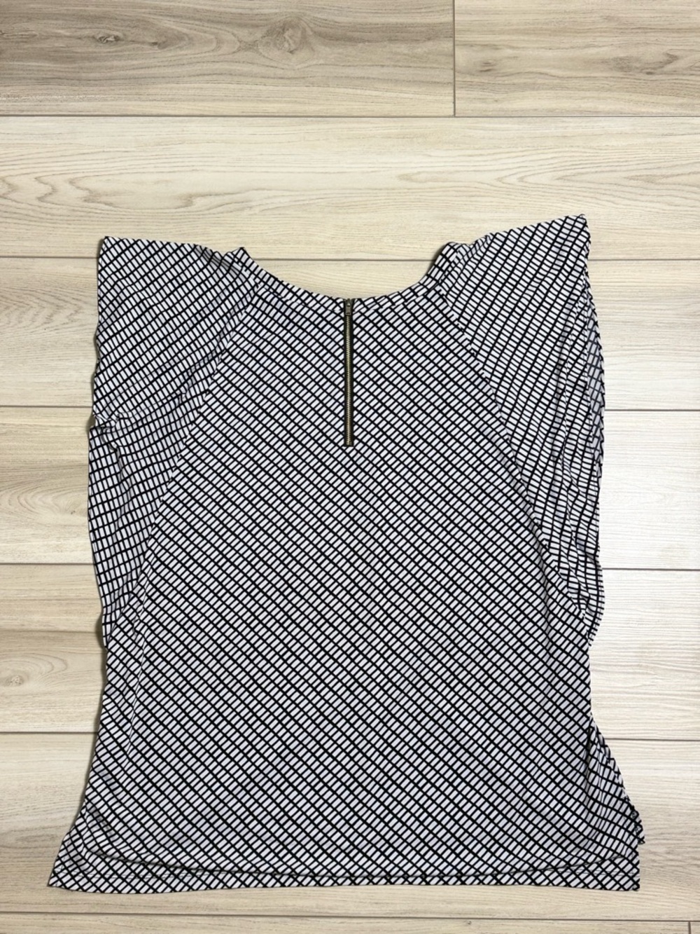 Worthington XL Black White Geometric Flutter Sleeve Blouse - Picture 4 of 7